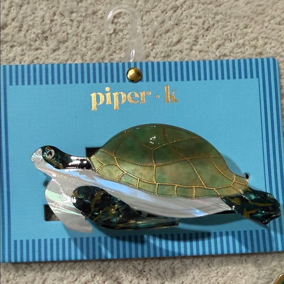 Absolute New York Black Out Eyeliner - Black, Casino bracelet, Hairclip bundle - Picture 3 of 6